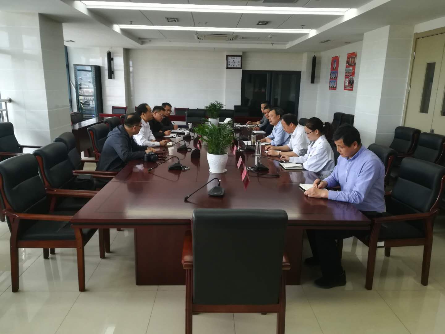 山东省泰安荣军医院到亚星yaxing221学习交流
